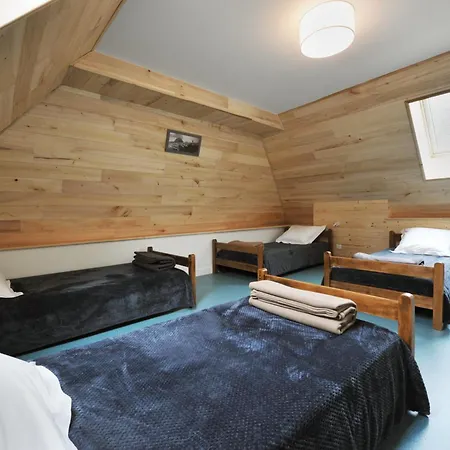 De L Ours - Gr10 - Saint Michel Hostel *