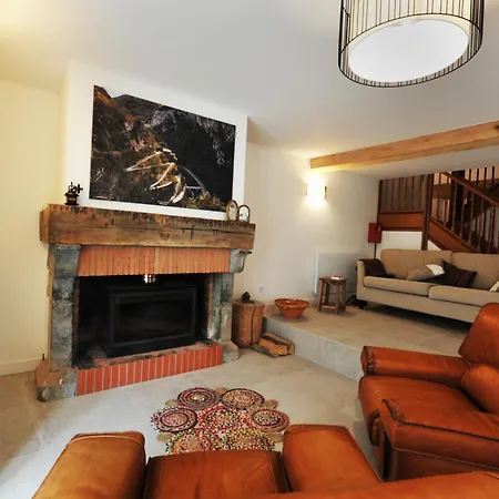De L Ours - Gr10 - Saint Michel Hostel *
